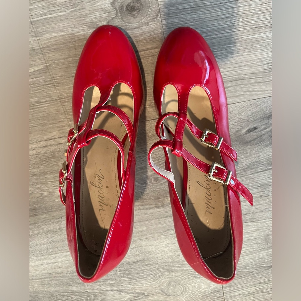 Red Mary Jane double buckles Mackin girl size 9 1/2